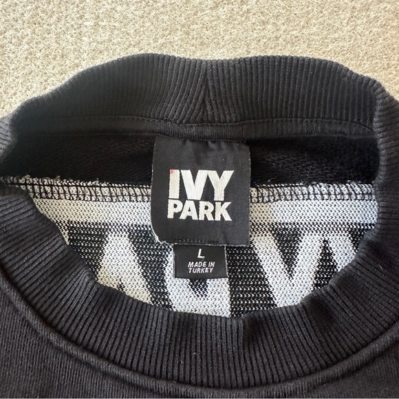 IVY PARK Black Oversized Logo Crop Crew Sweatshirt Size Large - Picture 3 of 5